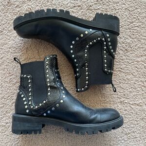 Zara boots size 9 (EU 40)